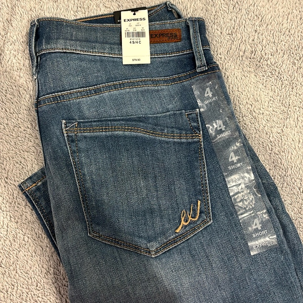 Express legging mid rise jean size 4s. Never worn.  Tags on